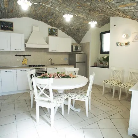 Charmantes In Appartement Diano San Pietro