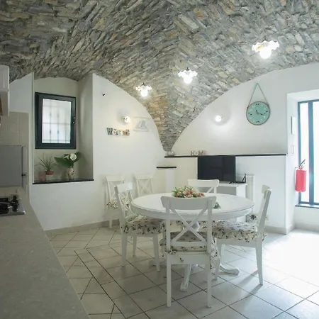 Charmantes In * Diano San Pietro